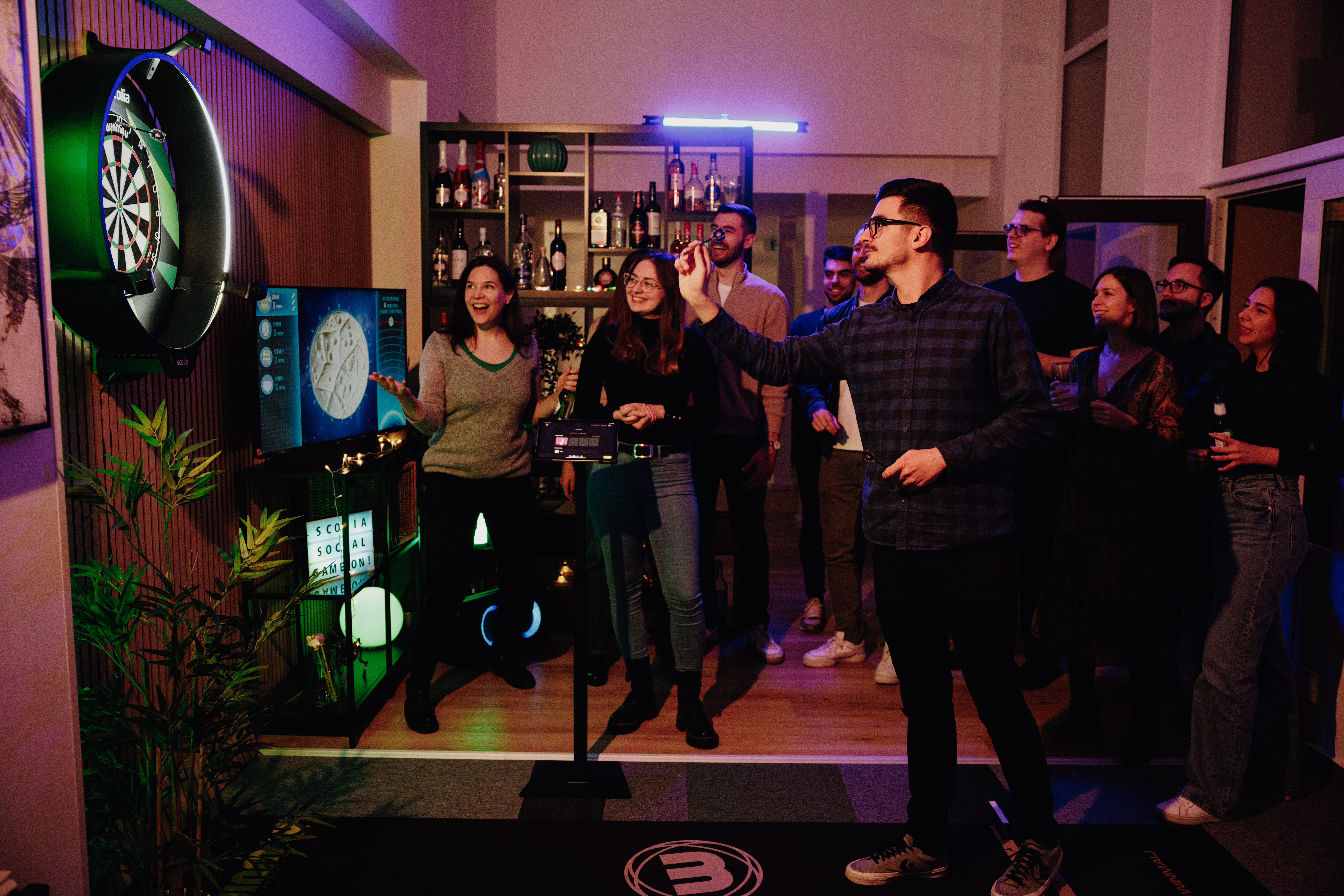 Gæster der spiller dart